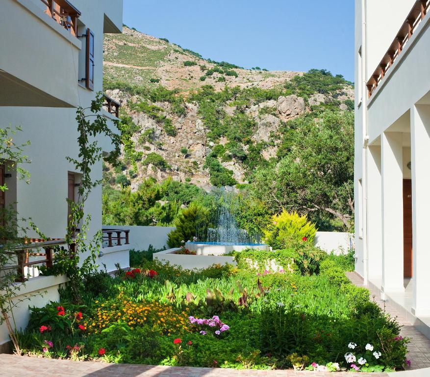 Syia Hotel Sougia Exteriör bild